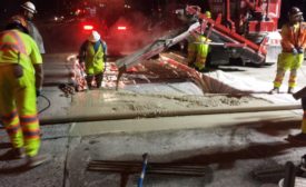 华盛顿州交通部工人正在更换塔科马市附近5号州际公路上的混凝土面板