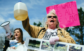 居民抗议弗林特供水系统