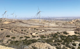 沙漠与风力涡轮机