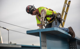 Worker_On_New_York_Bridge.jpg